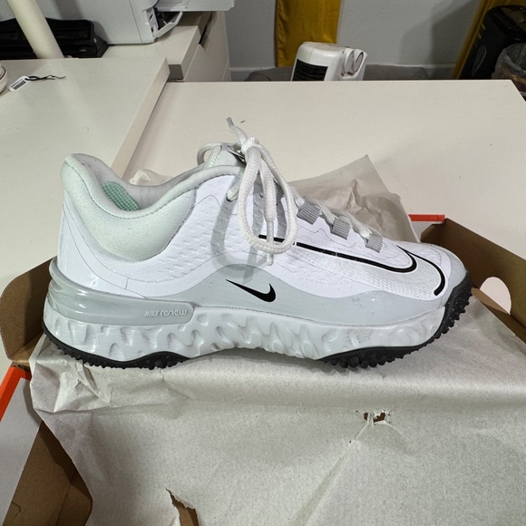 Nike Alpha Huarache Elite 4 TF Low Black White Platinum Women Size 7 Worn 2x - Picture 3 of 15